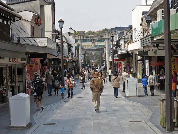 walking street approaching Tenman-gu shrine