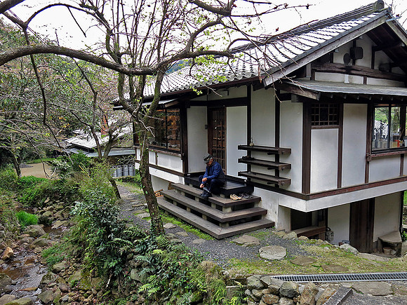 potttery showroom at Karatsu